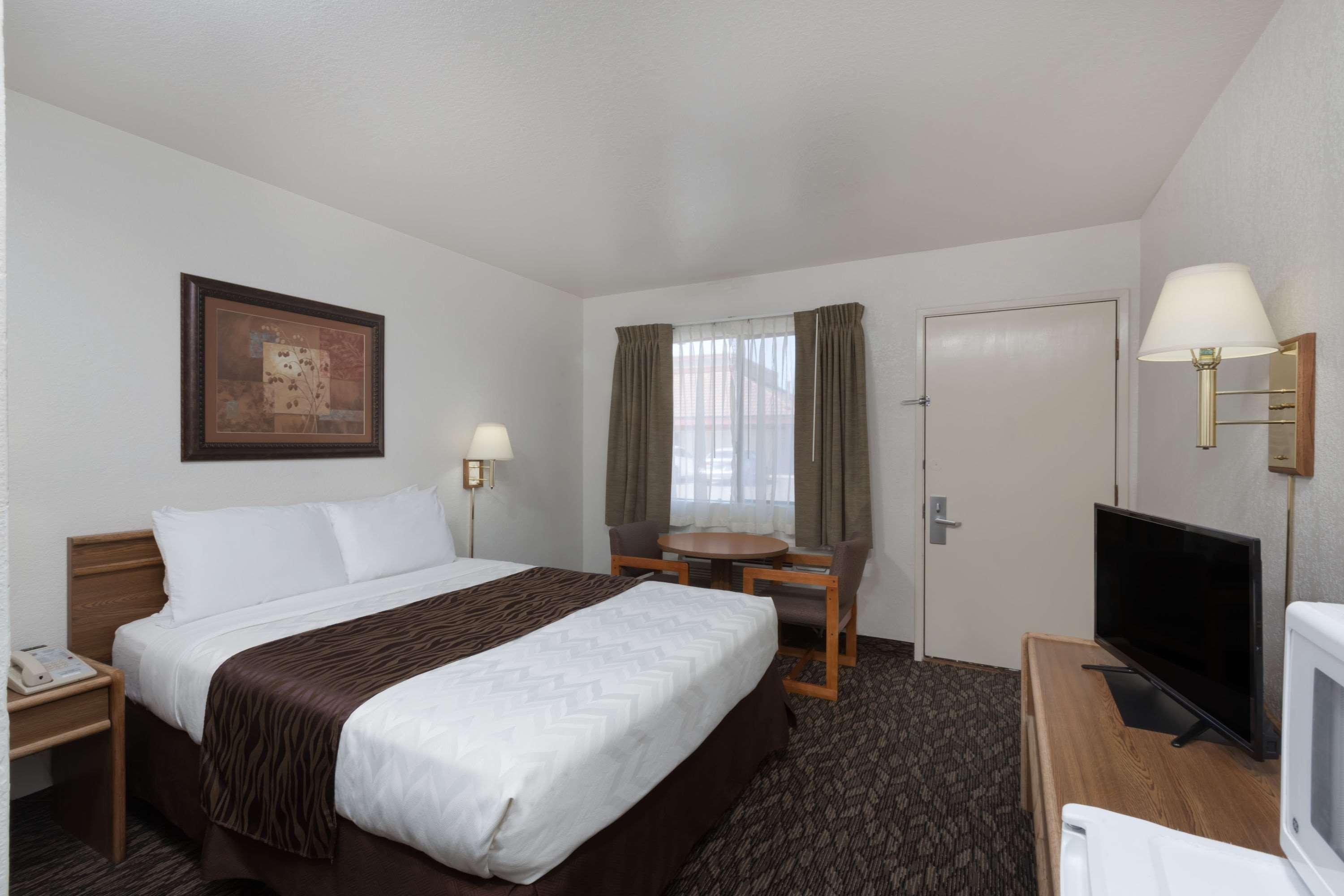 Super 8 By Wyndham Fort Bragg Dış mekan fotoğraf