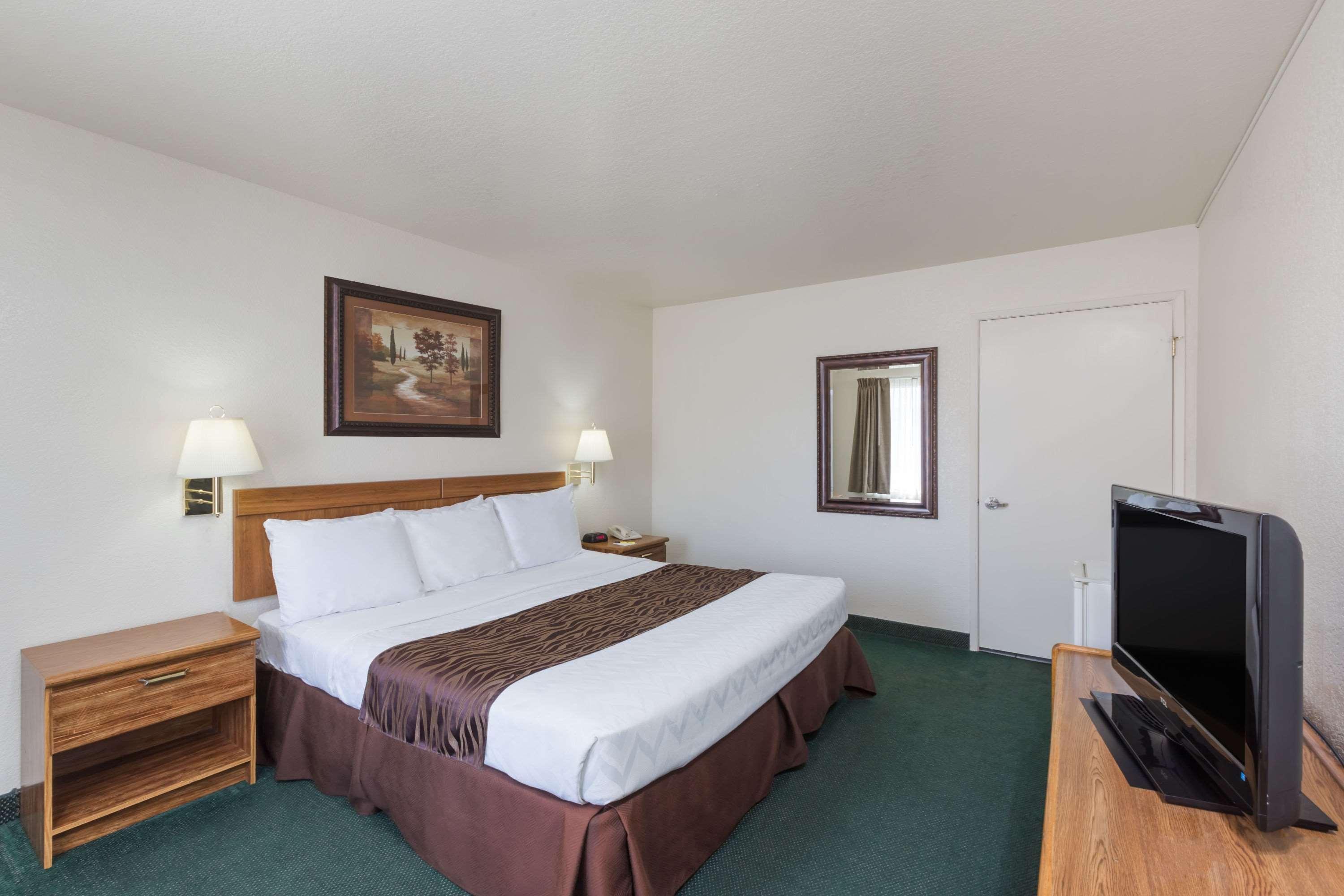 Super 8 By Wyndham Fort Bragg Dış mekan fotoğraf