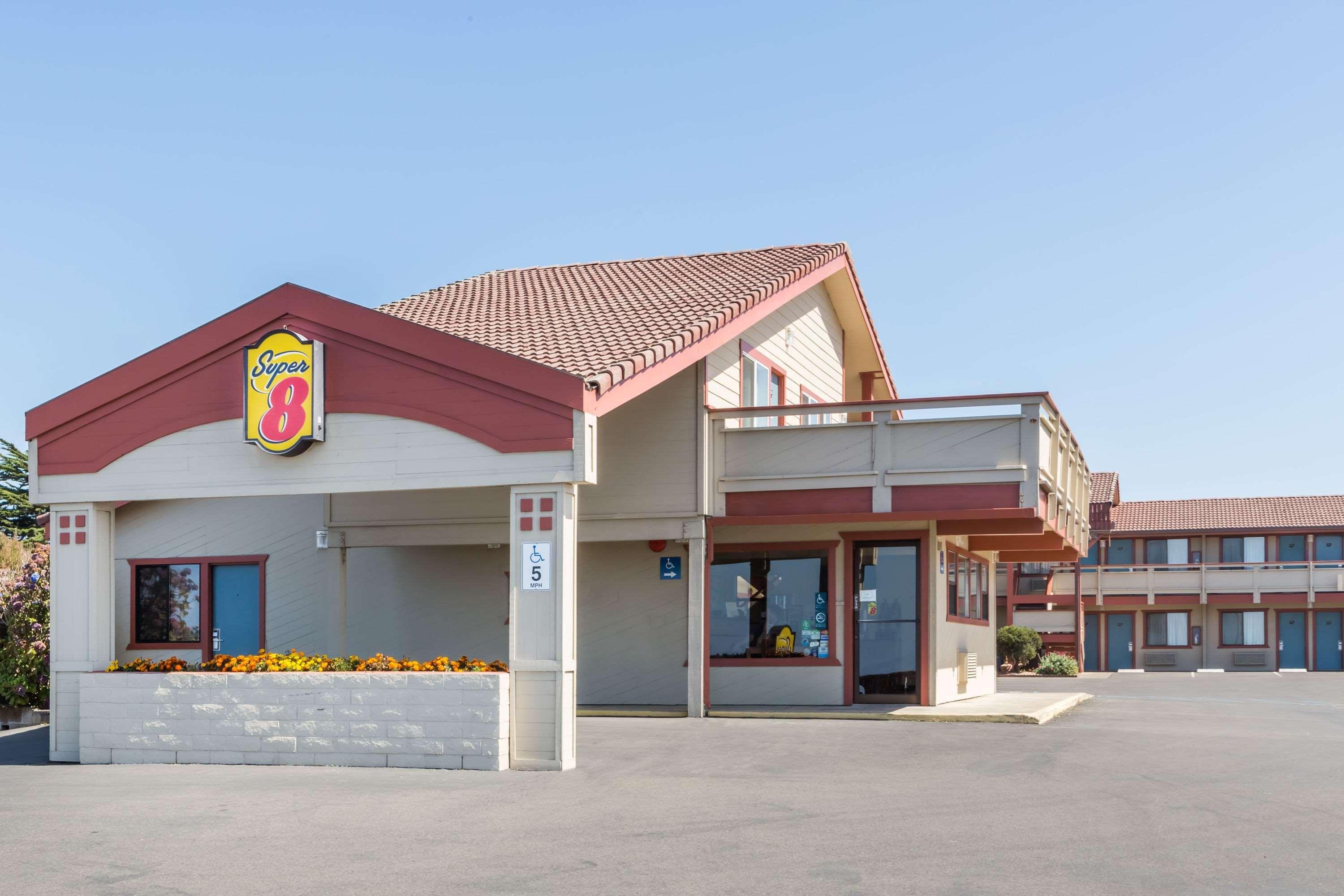 Super 8 By Wyndham Fort Bragg Dış mekan fotoğraf