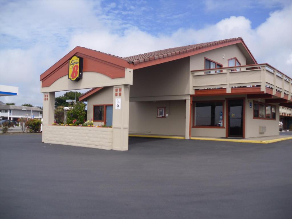 Super 8 By Wyndham Fort Bragg Dış mekan fotoğraf