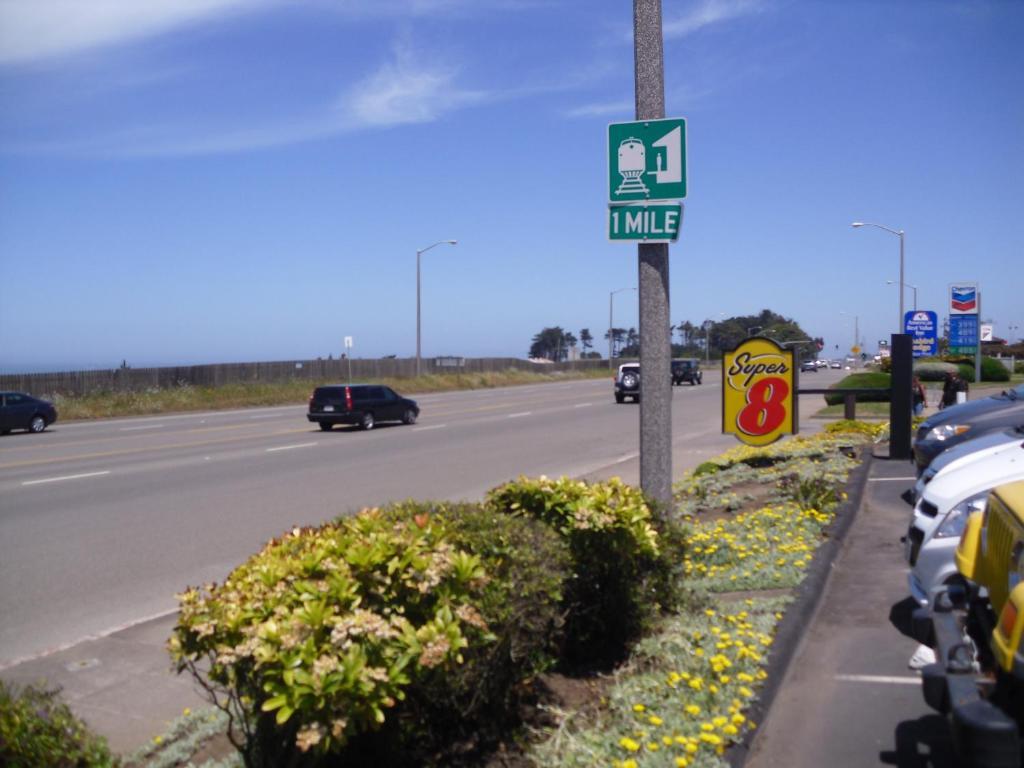 Super 8 By Wyndham Fort Bragg Dış mekan fotoğraf